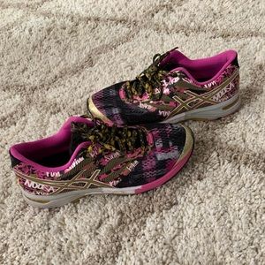 ASICS Gel Noosa Tri 10 Breast Cancer Edition Sz 11